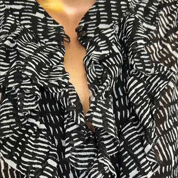 Ruffled mesh top - Picture 4 of 7